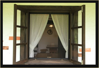 ぬくもりと開放感あふれるレストランでお食事をお愉しみください