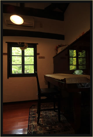 ぬくもりと開放感あふれるレストランでお食事をお愉しみください