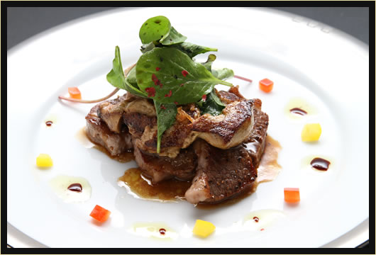 厳選されたあか牛を味わえる夕食