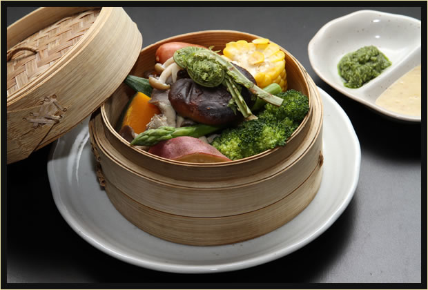 たっぷり蒸し野菜で熊本の野菜をふんだんに味わえます